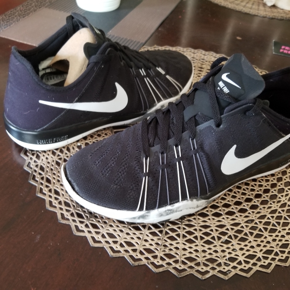 Nike Free TR6 black/white size 8